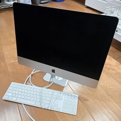Apple iMac MK142LL/A 21.5-Inch Desktop, w/ wired keyboard