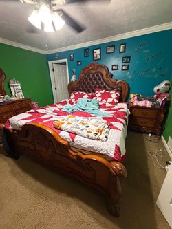 Ornate Wood King Bedroom Set with Nightstands