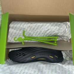 Crocs Echo Wave Size 8men 