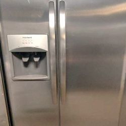 New Frigidaire 26 Cu Ft Side by Side Fridge