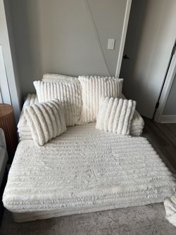 Faux Fur Chaise Couch/Sofa