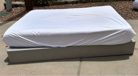 Queen bed ( head adjusts) Westside