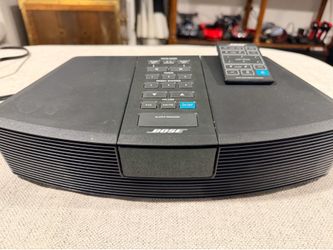 Bose FM/AM radio with remote and auxiliary hookup