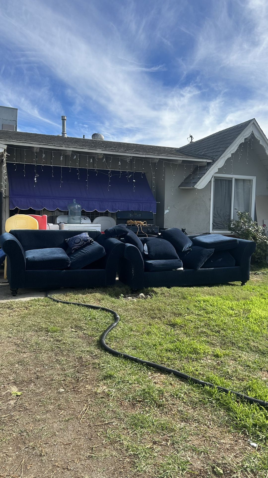 FREE COUCHES