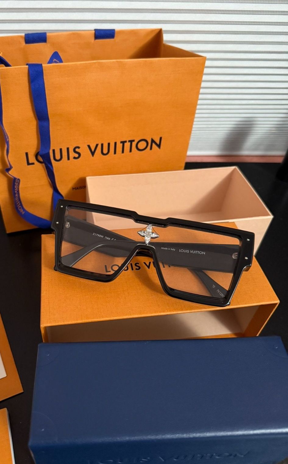Louis Vuitton Cyclone Black Sunglasses Z1547E **AUTHENTIC**