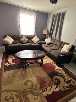 Complete Living Room Furniture Set – Sofas, Coffee Table, Rug, Lamp & Pillows – Excellent Condition