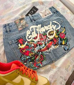 Size S in Skirt And Size 7.5 In Shoes