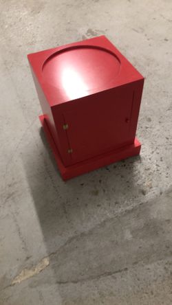 15x15x17”h Nice looking table