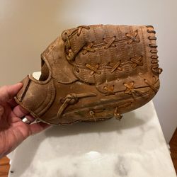 Spalding Right Hand Throw Leather Baseball Glove