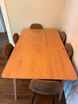 Dinning Room Table and 6 Matching Chairs