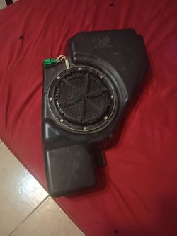 13 Ford escape subwoofer