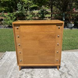 BEAUTIFUL MID CENTURY 5 Dovetail Drawers Dresser-Walnut $399 CAN DELIVER!