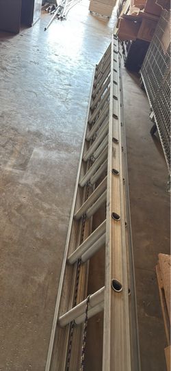 36 ft ladder aluminum holds 300lbs