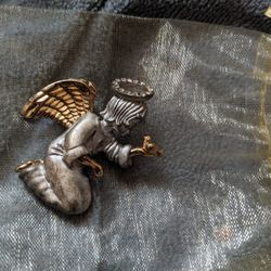 Praying Angel Pin 