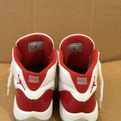 Jordan Retro 11 (Cherry)