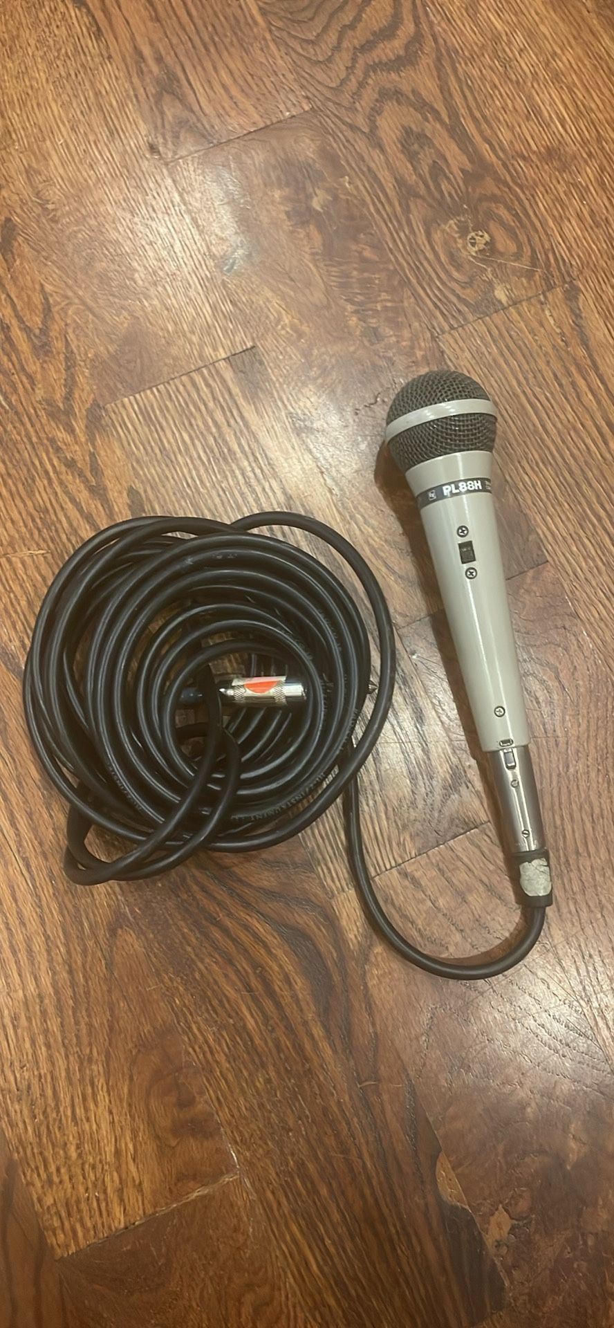 Electro-Voice PL88H Gray Wired Handheld Cardioid Dynamic Microphone, heavy quality metal