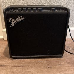 Fender Mustang LT25 25-Watt Electric Guitar Combo Amplifier