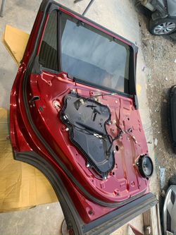 2020 Toyota Highlander Left Rear Door
