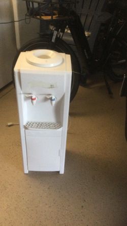 Water dispenser hot/cold