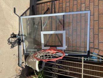Basketball backboard