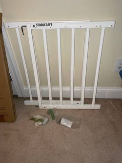 Storkcraft Easy Walk-Thru Wooden Safety Gate