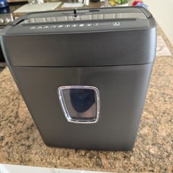 Paper Shredder- Insignia