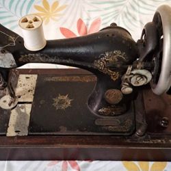 Own a LIVING PIECE OF HISTORY The 1909 SINGER SEWING MACHINE 