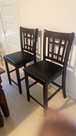 Lavon counter height chairs (2)