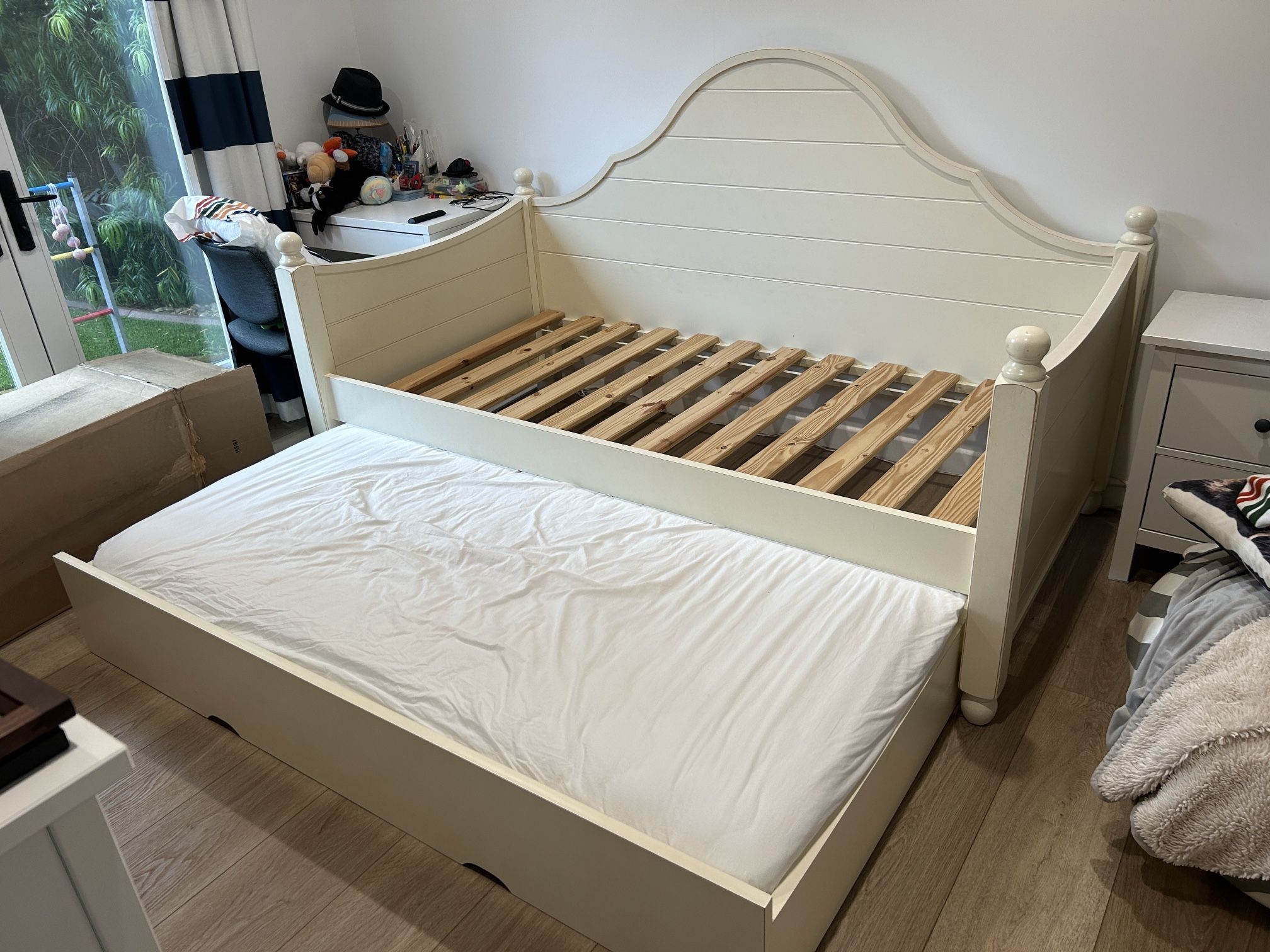 Ballard Design Twin Day Bed And Twin Trundle