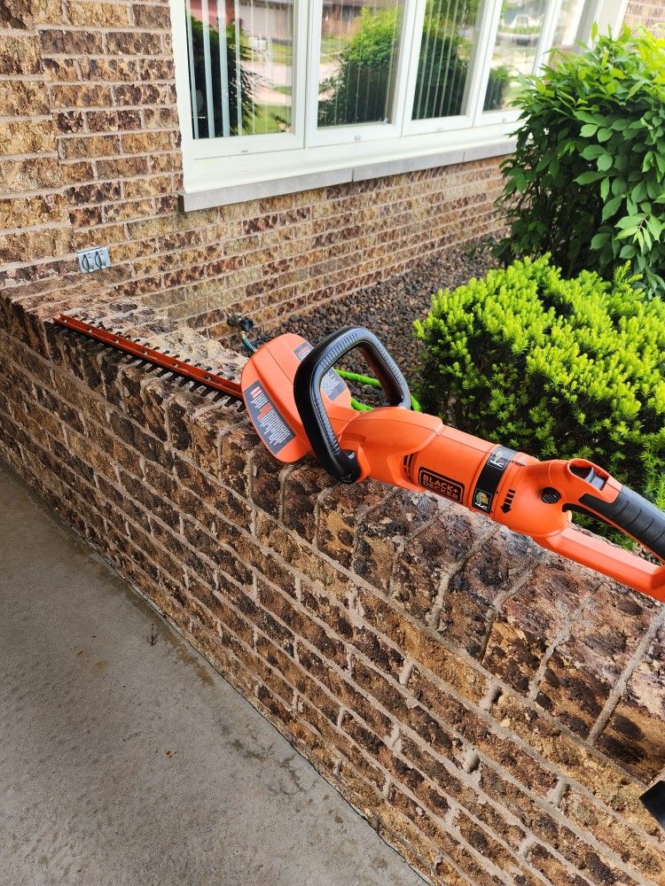 Black And Decker Hedge Trimmer