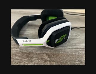 WIRELESS HEADSETS( ASTRO )FOR X BOX 1 STILL ON BOX