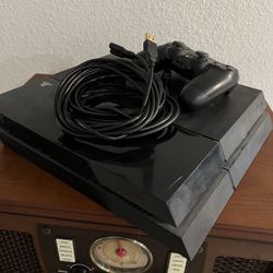PS4 w Controller And Cords