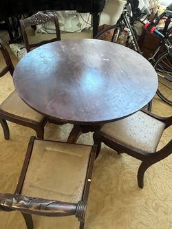 Small Victorian Round Dining Set