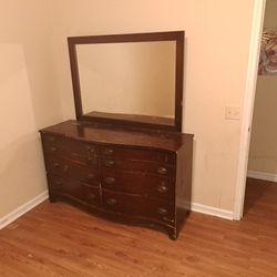 Dresser With Mirror 
