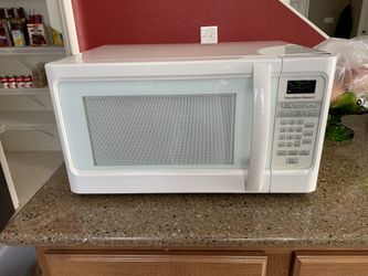 White 1,000 Watt Hamilton Beach Microwave