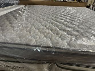🛒💰💰King Size Mattress w/box Springs 💰💰