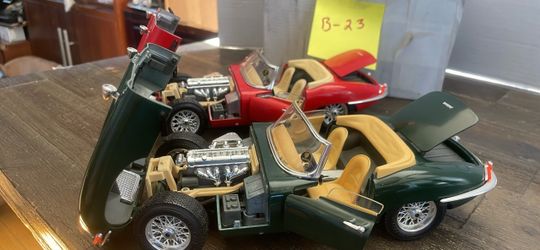 Jaguar E-Type Diecast Model Cars Set of 2