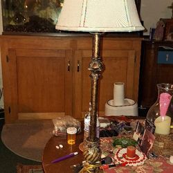 BEATIFUL TABLE LAMP GOOD CONDITIONS 