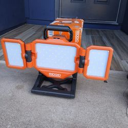 LIGHT RIDGID 18V TOOL ONLY 