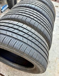 225-65R17 Michelin tires usadas en perfecta condición set of 4