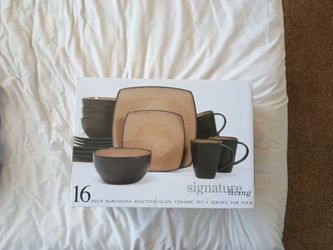 Signature Living 16-Piece Barcelona Ceramic Dinnerware Set
