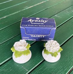 Vintage Aynsley salt & pepper shakers, Dainty, English fine bone china