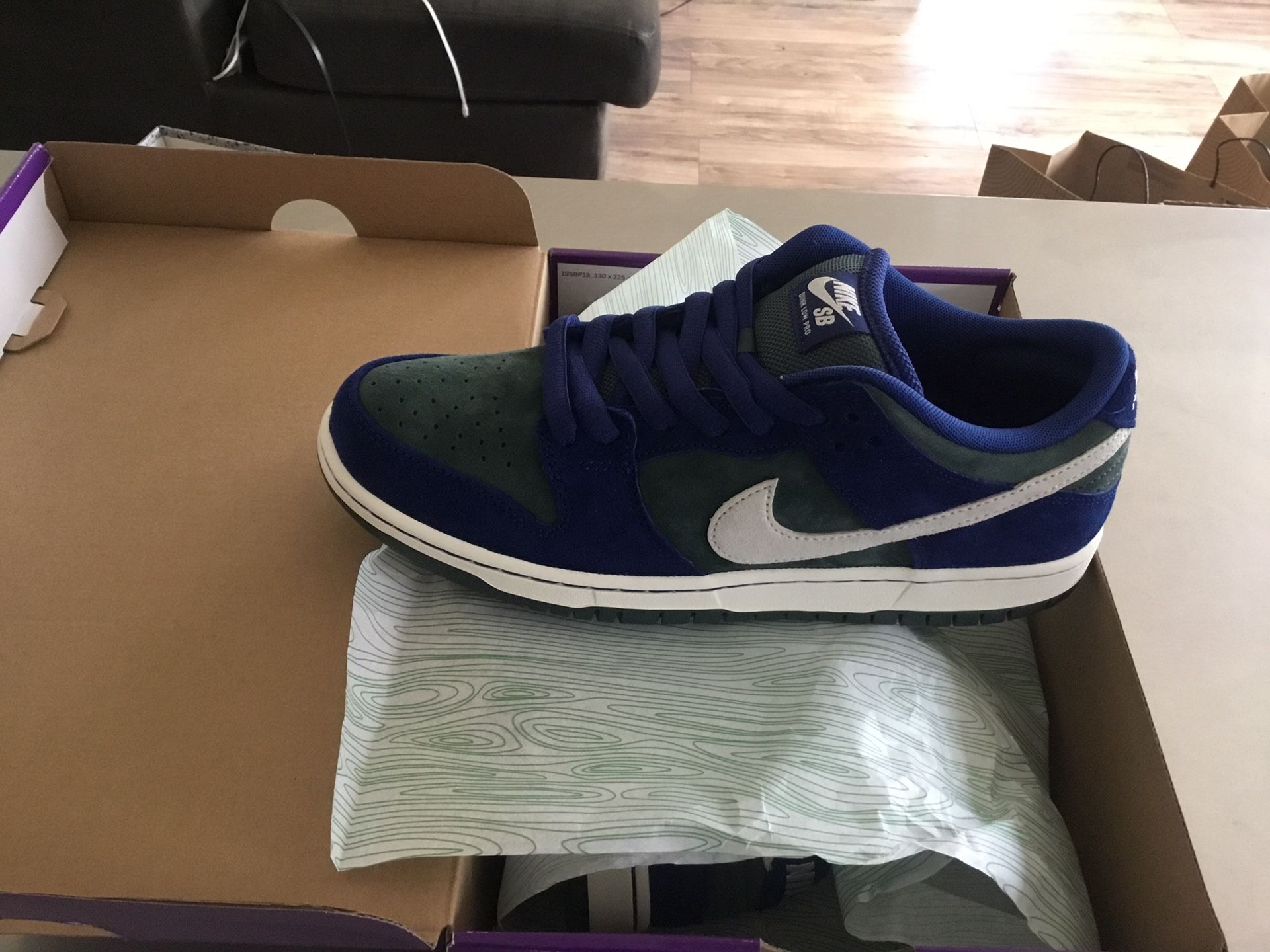 New Men's Nike SB Dunk Low Pro size
