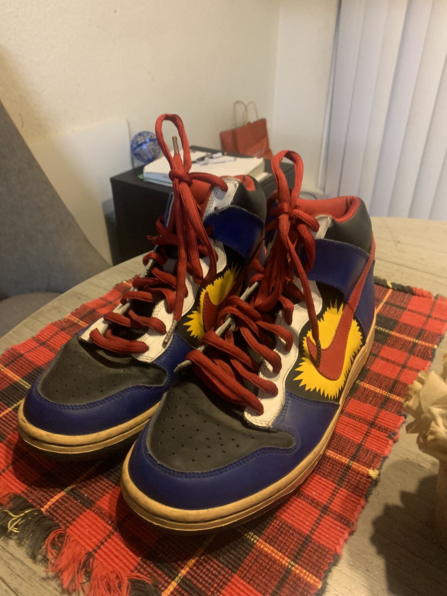 Nike Mens Dunk High Pro Comic Sneaker