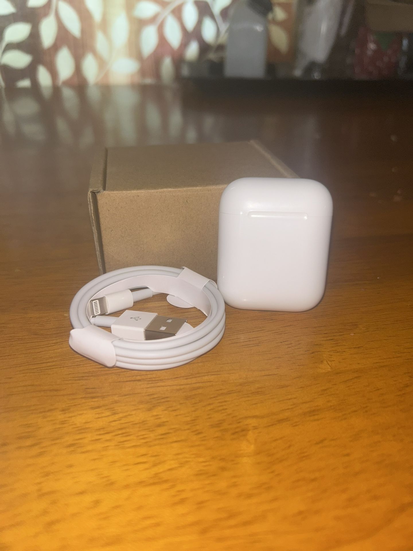 Brand New Apple Airpods 1st Gen w/ Charger (Price Negotiable)