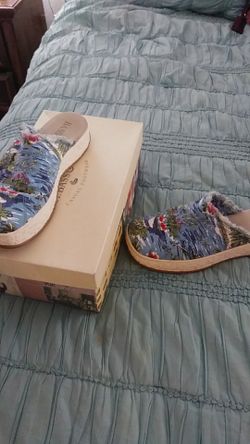 Bass women's clogs in size 9 1/2