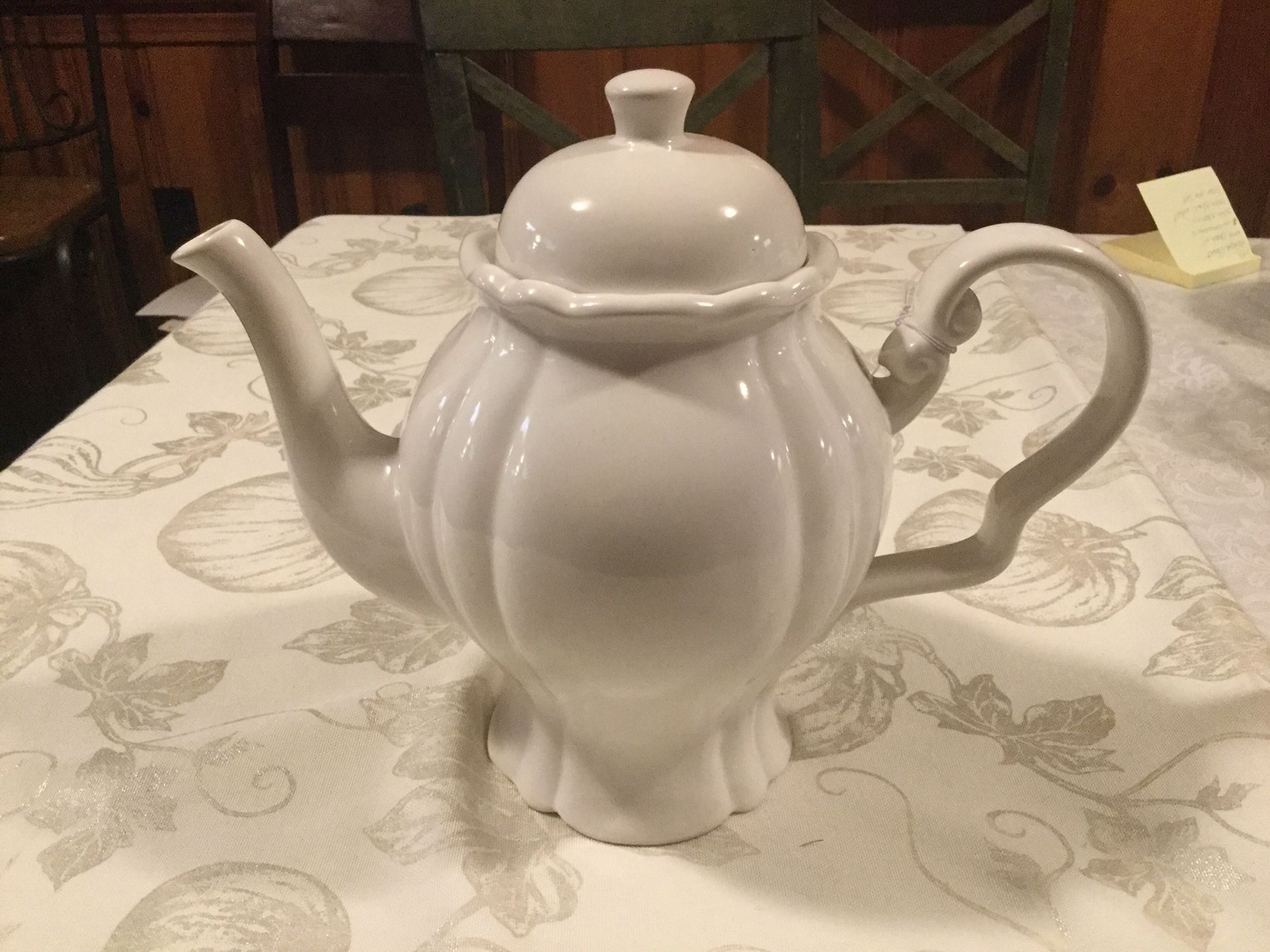 White Ceramic Tea Pot (New)