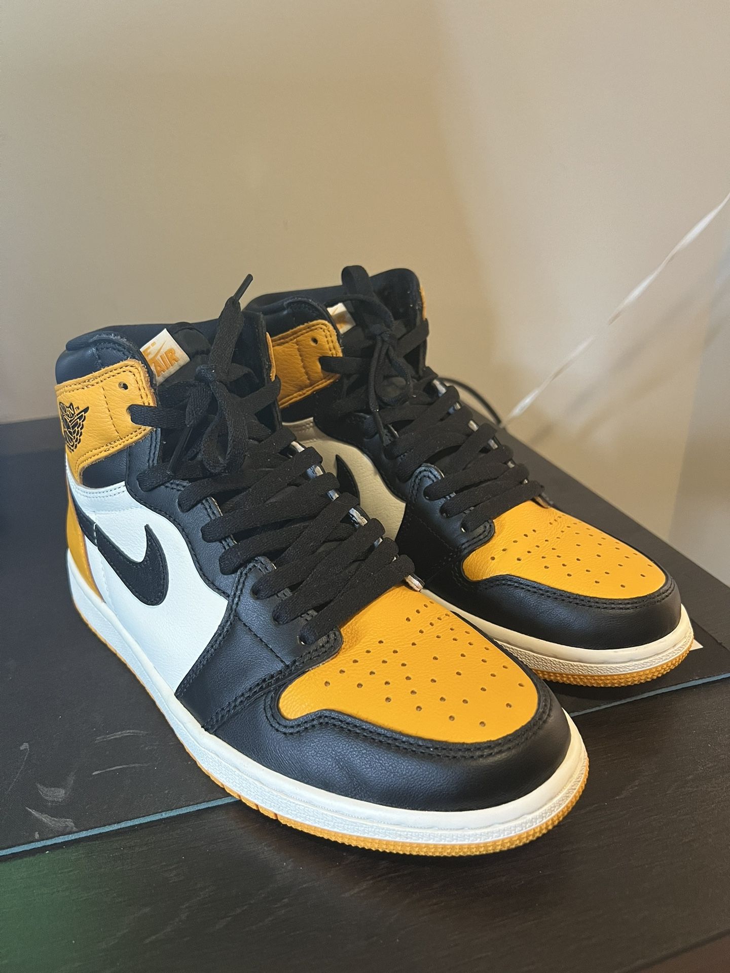 Nike Jordan 1 Yellow Taxi Size Men’s 9.5 Used