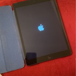 Apple iPad 7,11 Black 2019 ( 10.5 inches , 32GB )  *** iCloud Lock *** , Excellent Condition , With Case Included 