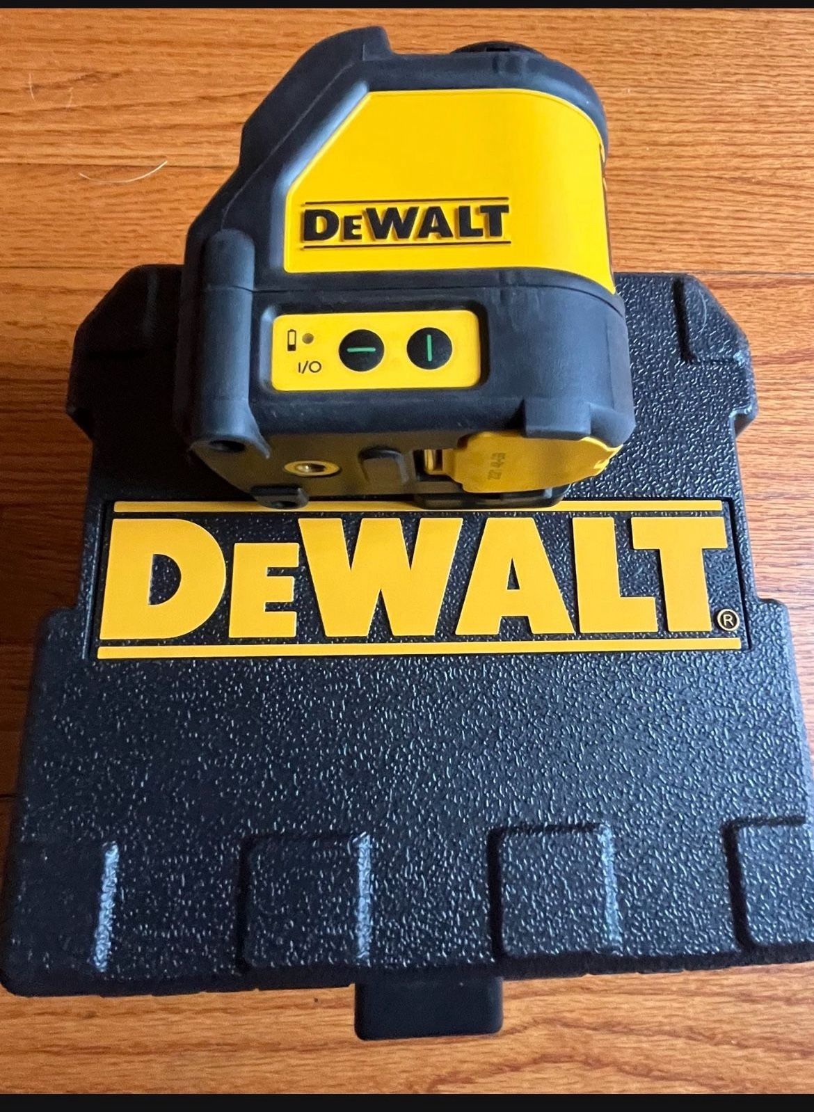 Dewalt Green Self-Leveling Cross Line Laser Level DW088CG
